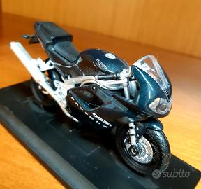 Triumph Daytona 955 i modellino