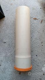 tubo in plastica con tappo