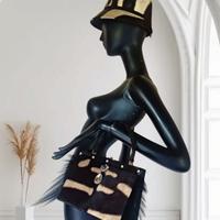 borsa e cappello pelliccia di zebra 