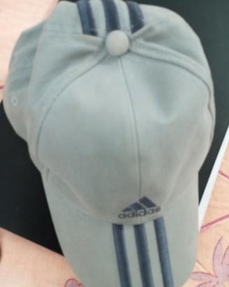 Cappello Adidas con visiera