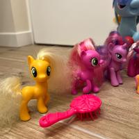 Poni di varie dimensioni