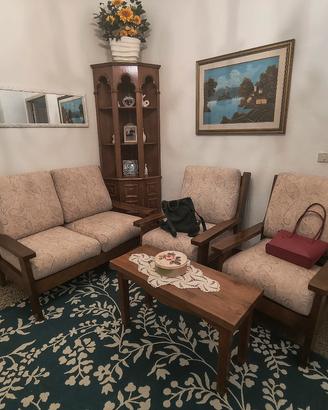 Salotto classico in legno