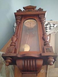 antico orologio a pendolo 