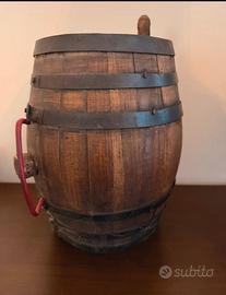 Piccola botte in legno