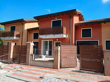 VILLETTA A SCHIERA APPENA ULTIMATA