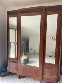 Armadio vintage con specchio