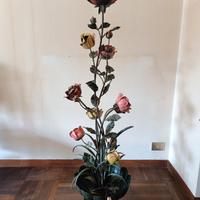 Lampada da terra vintage floreale in metallo dipin