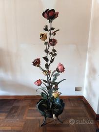 Lampada da terra vintage floreale in metallo dipin