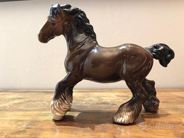Cavallo Shire “Beswick” in ceramica marrone