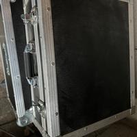 Valigia in legno rivestito