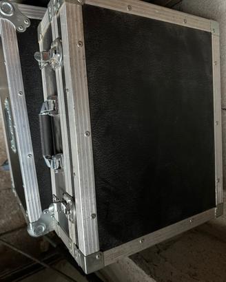 Valigia in legno rivestito