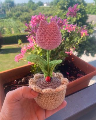 Vasetto uncinetto con tulipano