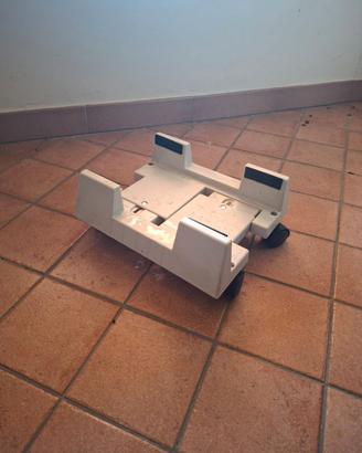 SUPPORTO PER COMPUTER CON RUOTE