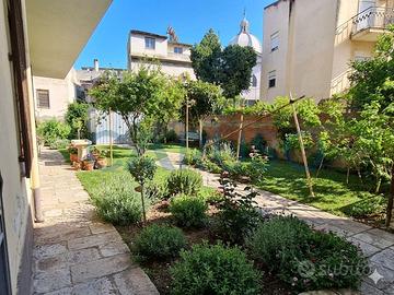 Appartamento Piano Terra con Giardino e 4 vani let