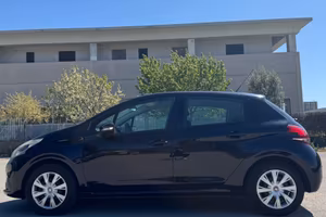 Peugeot 208 benzina anche per neopatentati