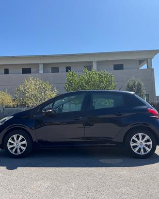 Peugeot 208 benzina anche per neopatentati