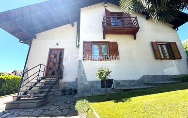 VILLA UNIFAMILIARE CON GIARDINO E BOX AUTO TRIPLO!