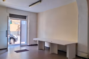 Fondo 56 mq, 380 Euro mensili, due ambienti