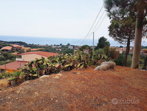 Terreno panoramico con vista mare