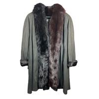Cappotto verde oversize con collo e polsini in pe