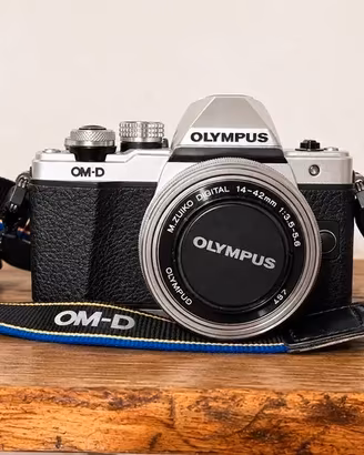 Olympus OM-D E-M10 Mark II Silver + 14-42 EZ – 8.6