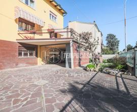 Casa Indipendente su Tre Livelli con Giardino e Ga