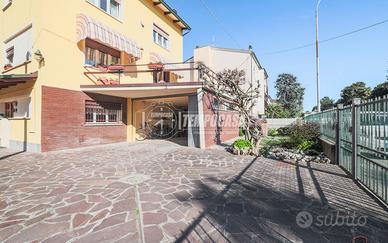 Casa Indipendente su Tre Livelli con Giardino e Ga