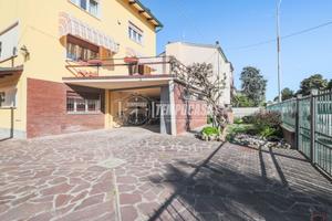 Casa Indipendente su Tre Livelli con Giardino e Ga