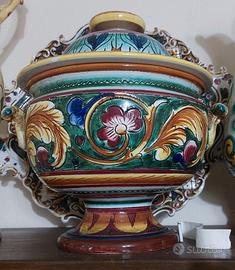 Coppiera con coperchio / dipinta a mano Deruta 