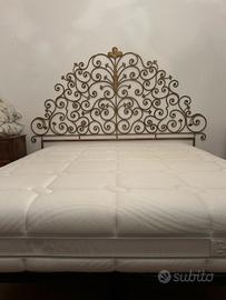Testiera letto in ferro battuto dorato