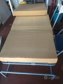 divano letto singolo  che , chiuso, diventa tavoli