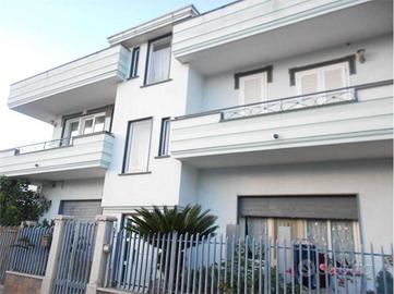 Villa di 418 m² con più di 5 locali a Mondragone