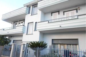 Villa di 418 m² con più di 5 locali a Mondragone