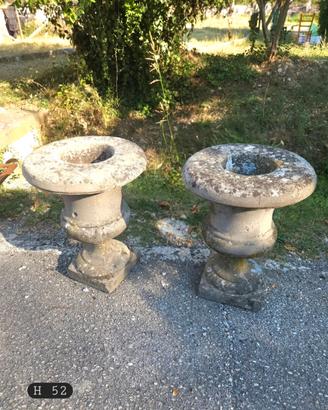 Coppia di vasi da giardino medicei in pietra
