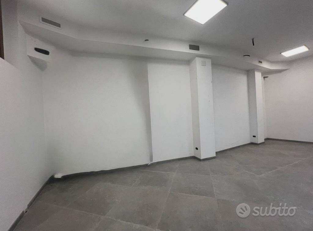 Immobile di 450 m² con più di 5 locali a Roma - Vista 4
