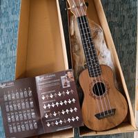 UKULELE SOPRANO COME NUOVO