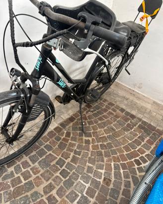 Bicicletta pedalata assistita