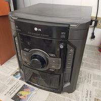 Mini Sistema HiFi LG e 4 Coppie di Casse Acustiche