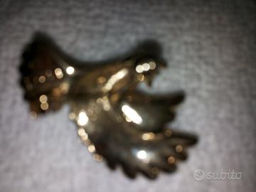 Spilla in metallo e brillantini