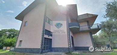 Villa singola con terreno a Linguaglossa Permuta