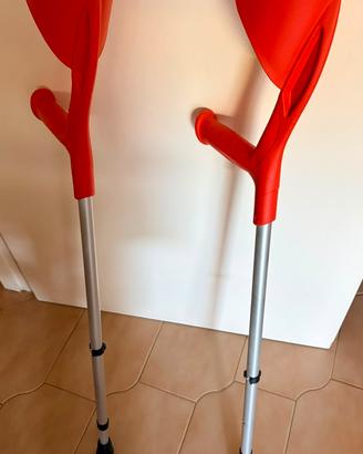 Stampelle ortopediche regolabili in altezza
