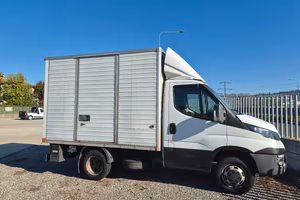 IVECO DAILY CON SPONDA IDRAULICA 