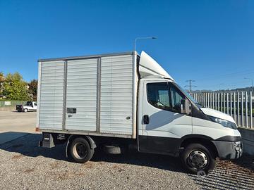 IVECO DAILY CON SPONDA IDRAULICA 