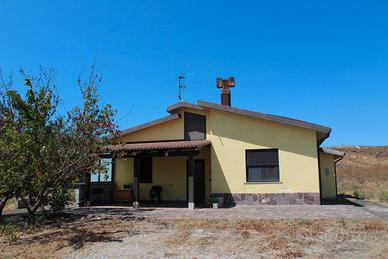 Villetta con terreni