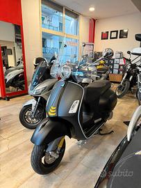 Piaggio Vespa 300 GTS SUPER TECH