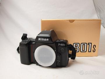 Nikon a pellicola F801s con scatola