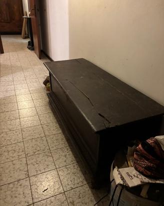 Cassapanca antica da restaurare