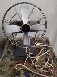 Ventilatore da tavolo vintage del marchio italiano