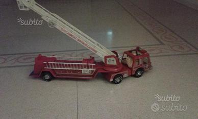 Camion dei vigili del fuoco in latta