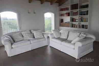 Coppia di divani eleganti 